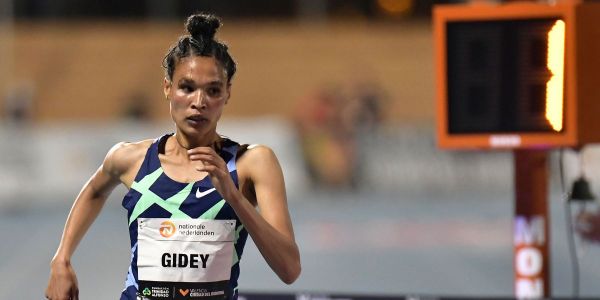 letesenbet-gidey-smashes-women-s-5000m-world-record-in-valencia-watch